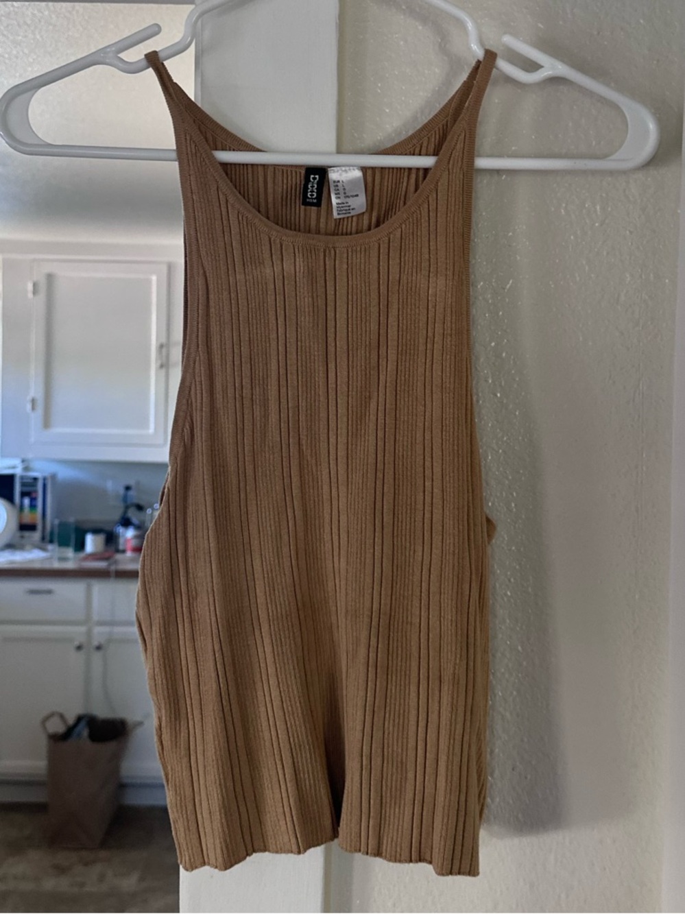 2 Divided tank tops like new. Size Large